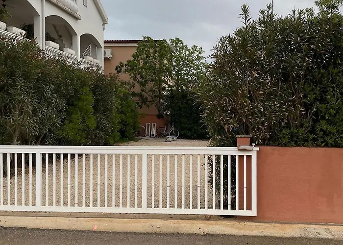 شقة With Parking Space - 24614 *